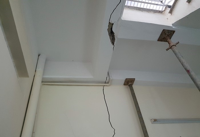 tuong nha bi nut doc 016